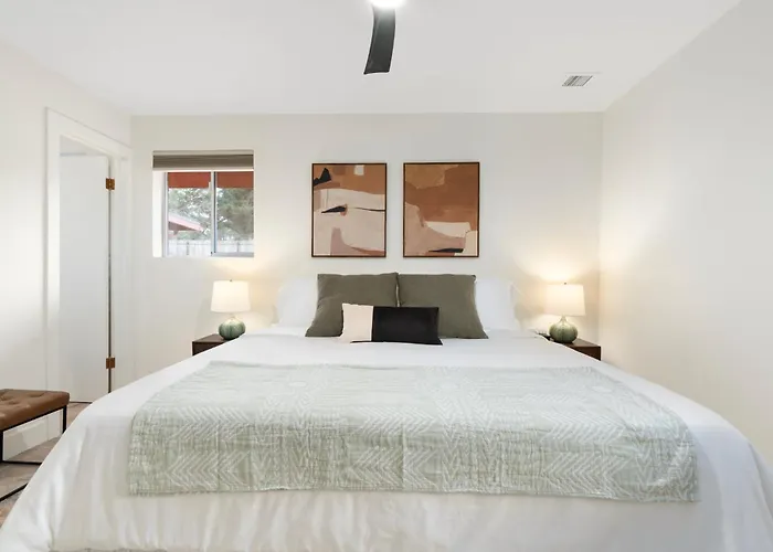 The Redrock Experience With Mtn Views & Hottub Holiday home
