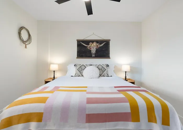 The Redrock Experience With Mtn Views & Hottub Holiday home